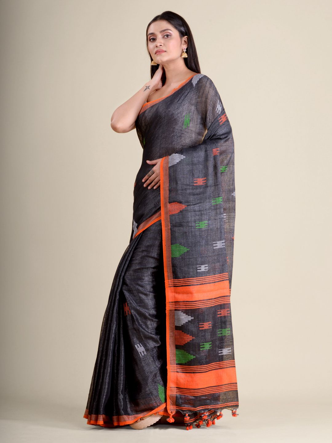 Grey soft Cotton handwoven saree with allover buti