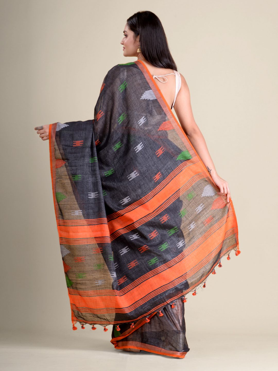 Grey soft Cotton handwoven saree with allover buti