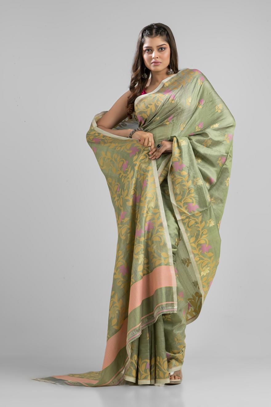 Green  Pure Mulbery Silk Floral Hand Woven Saree