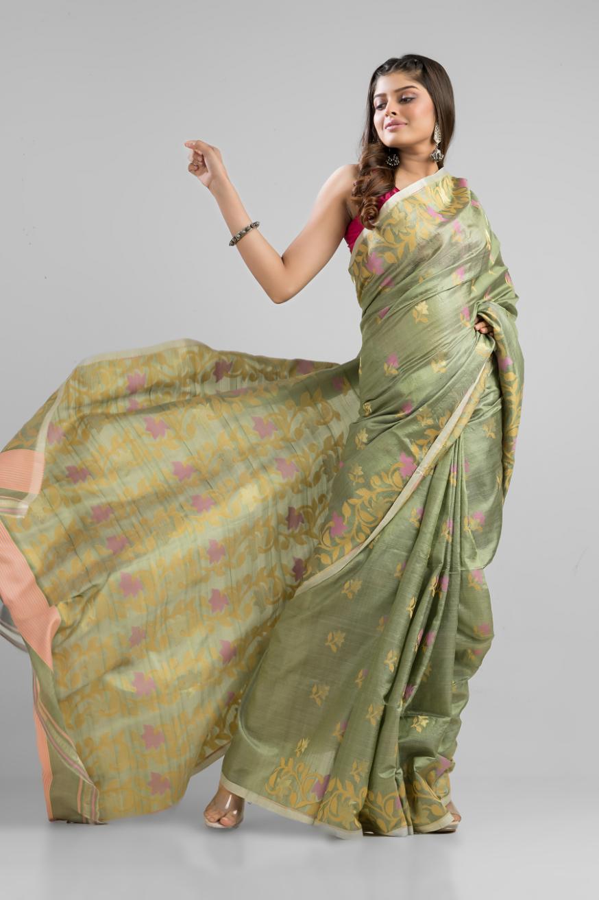 Green  Pure Mulbery Silk Floral Hand Woven Saree