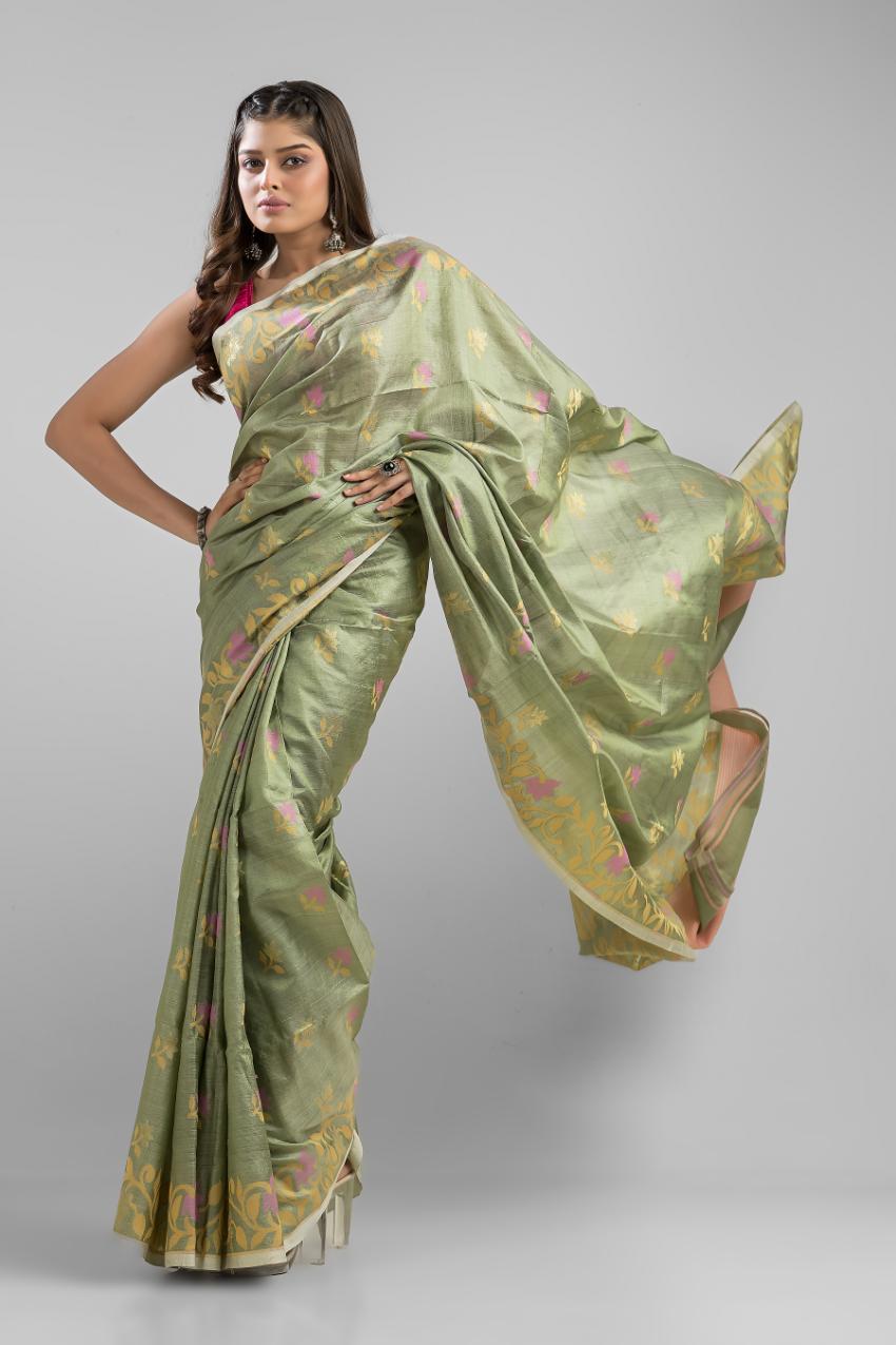 Green  Pure Mulbery Silk Floral Hand Woven Saree