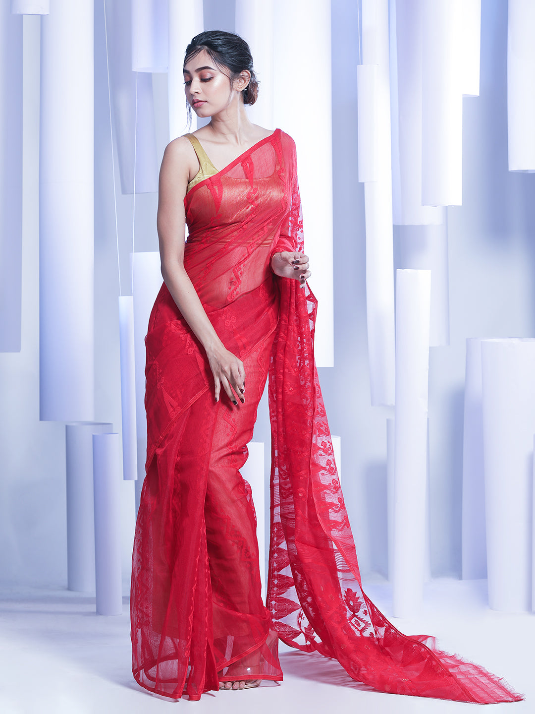 Red Hand woven Jamdani Saree With Thread Work