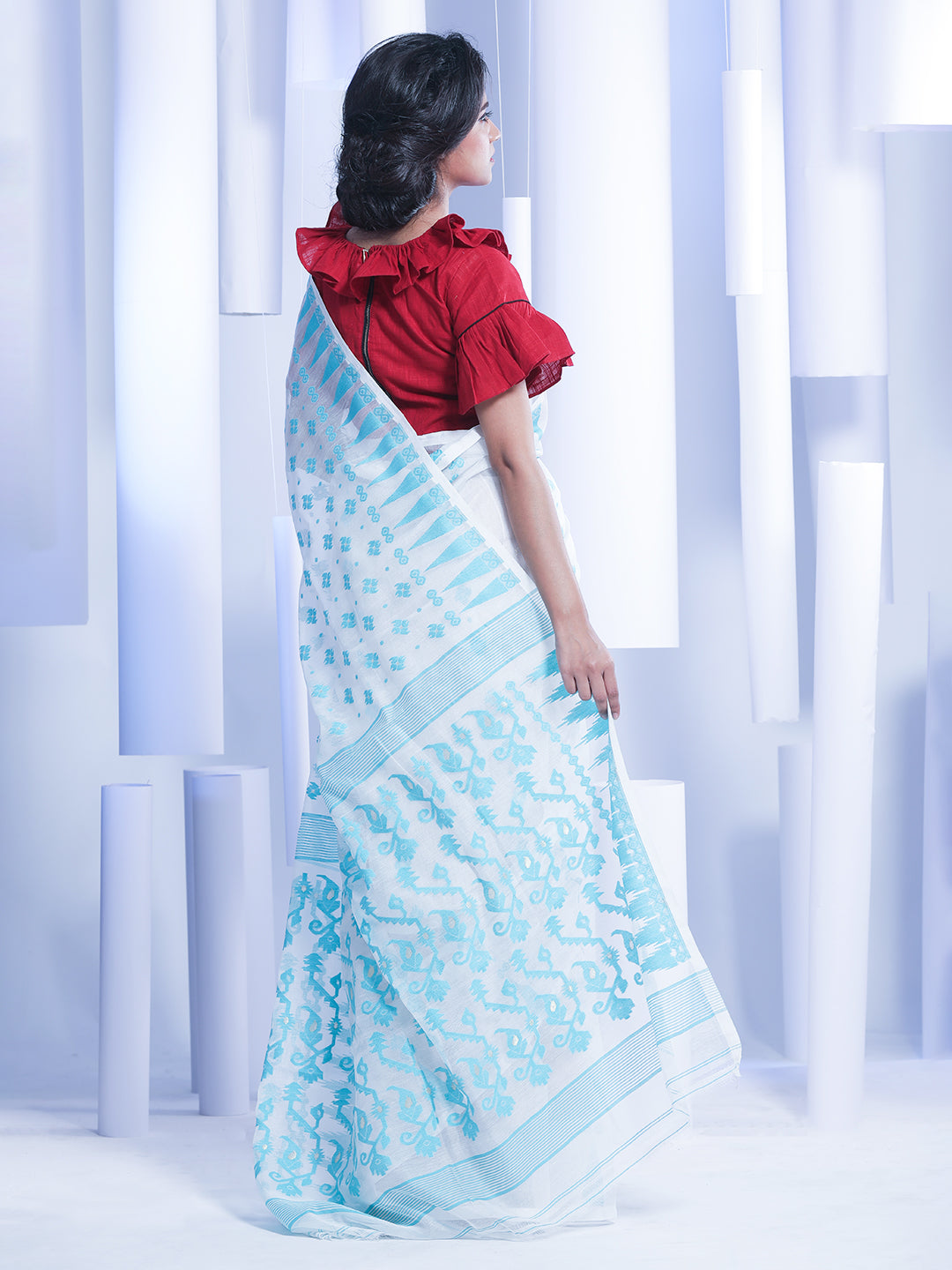 White Hand woven Jamdani Saree With Blue Thread Work