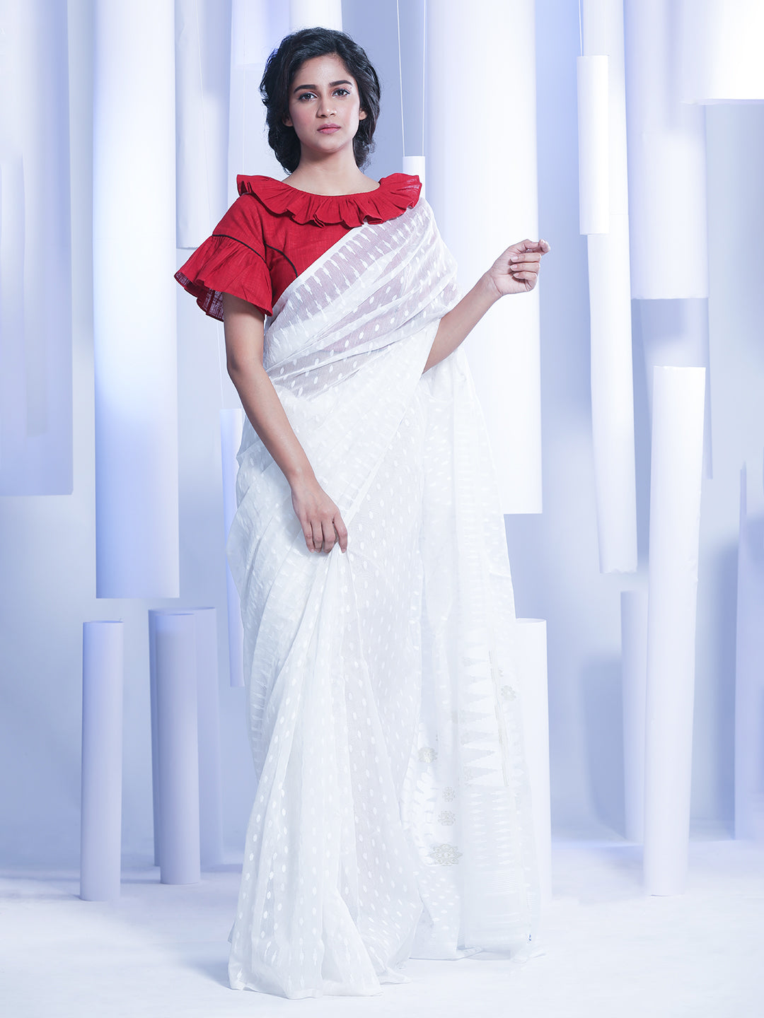 White Hand woven Jamdani Saree With Thread Work