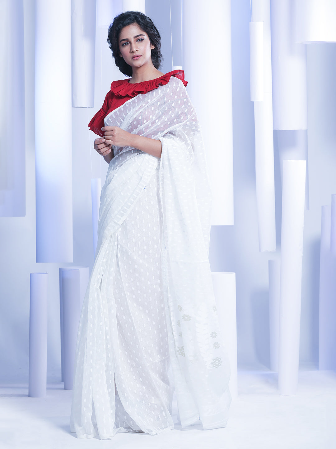 White Hand woven Jamdani Saree With Thread Work