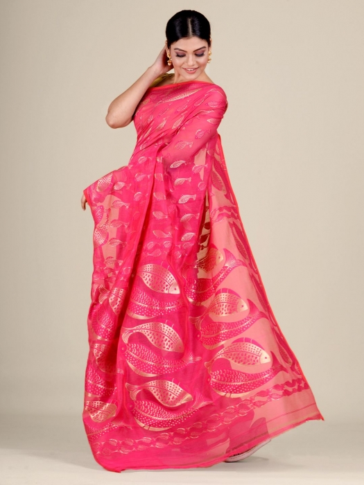 Pink and Golden Silk Cotton handwoven soft Jamdani saree with fish motiff in pallu 2